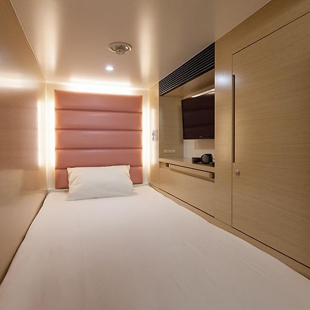Y's Cabin Yokohama Kannai Bagian luar foto
